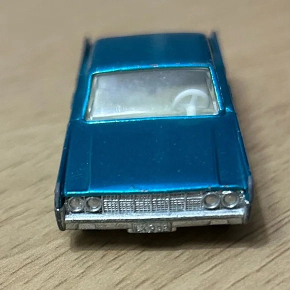 No 31 Lincoln Continental Matchbox Car - Picture 3 of 7